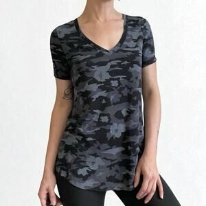 Athleta Grey & Black Camouflage Short Sleeve V-Neck Top
